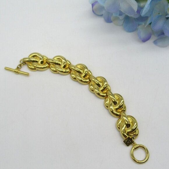 Anne Klein 1980s Golden Lovers Knot Link Bracelet 8" Long Toggle Closure - Picture 6 of 8